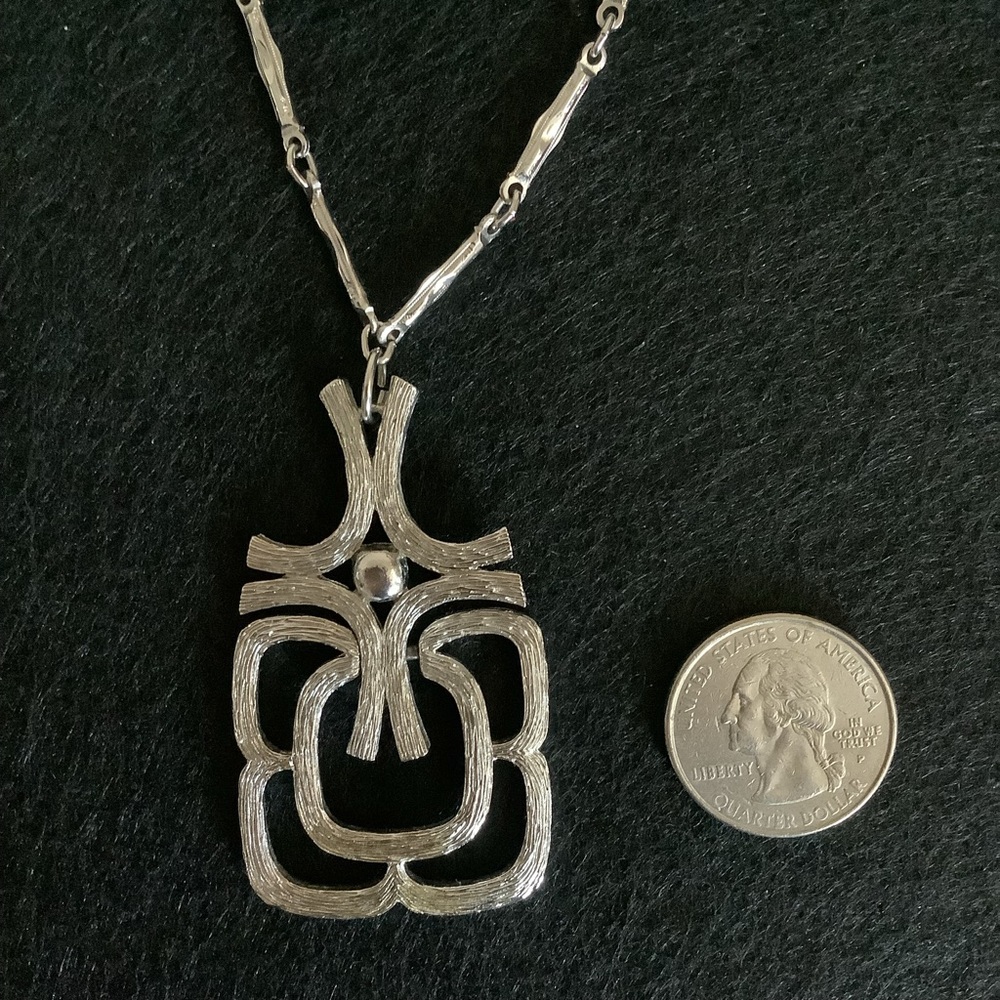 Vintage AVON silver tone Mayan necklace.